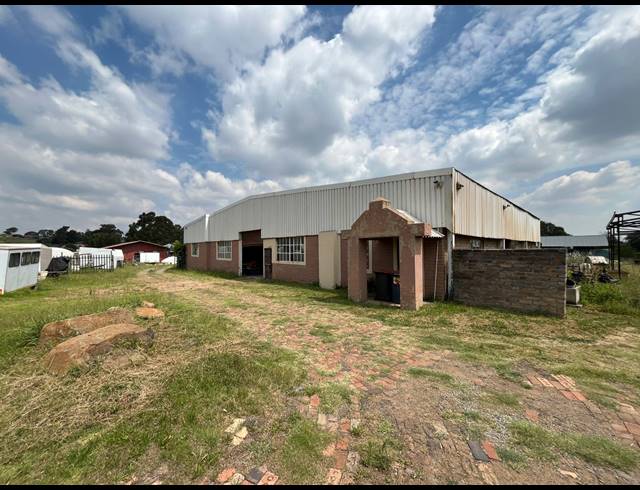 3,000M² WAREHOUSE FOR SALE IN VULCANIA